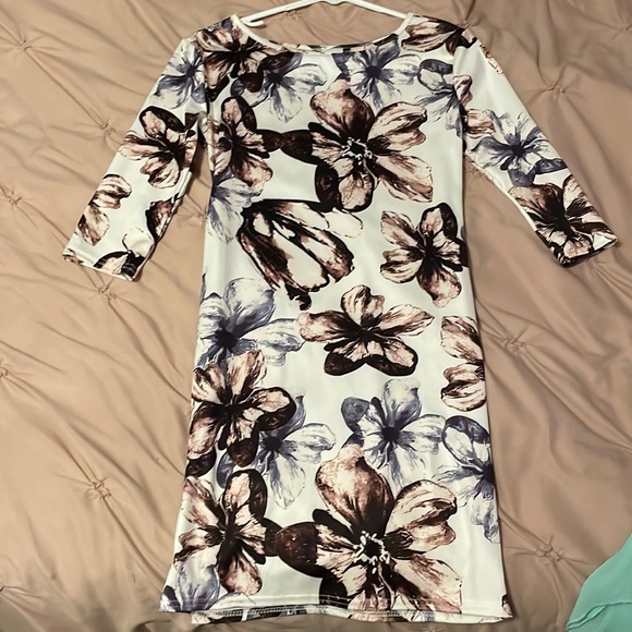 Dress - Picture 3 of 3